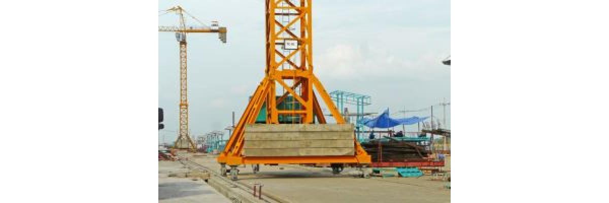 Rail tower cranes